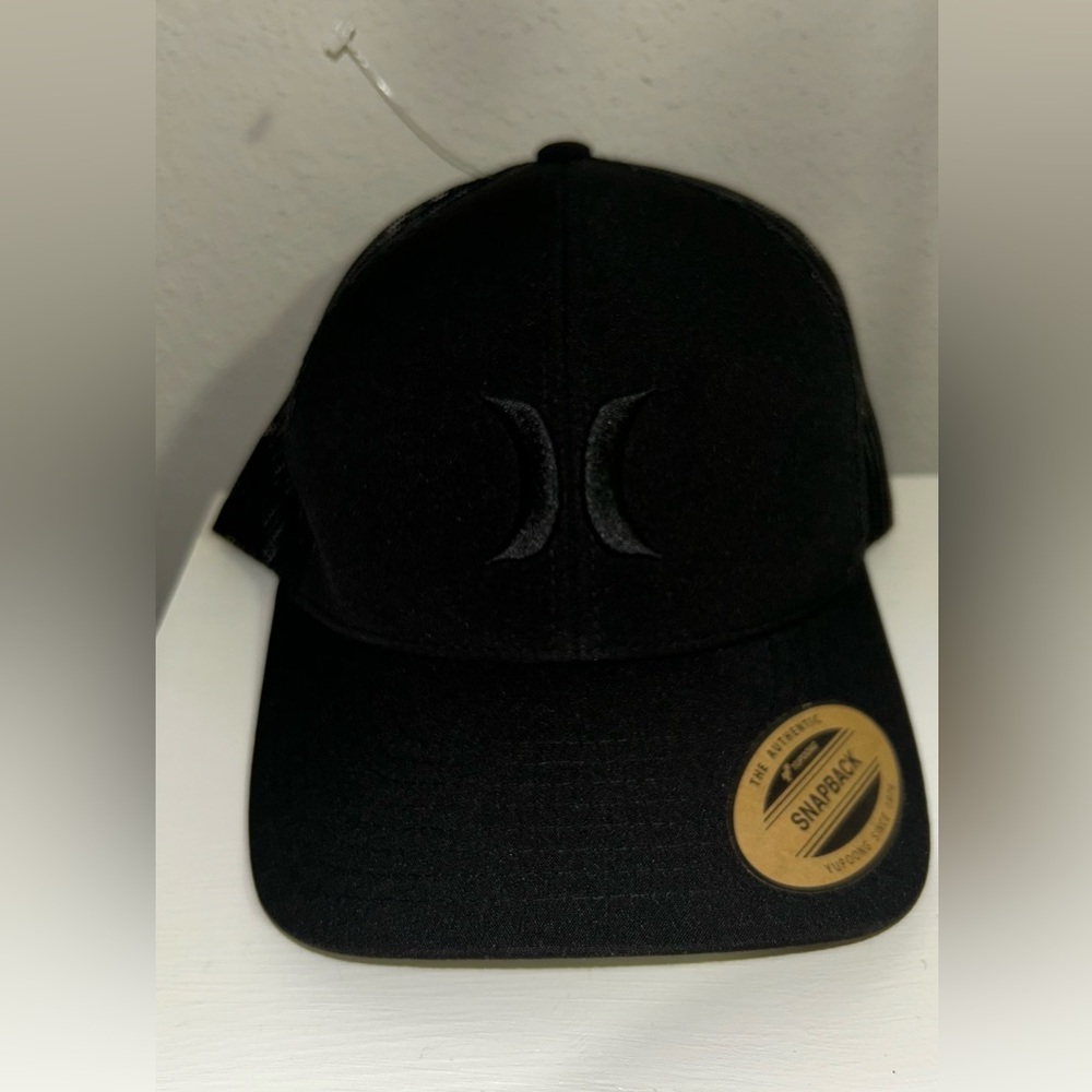 Men Hurley trucker hat